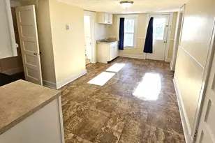 37 Bloomfield Ave, Windsor, CT 06095 - Photo 3