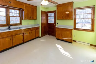 32 Cedar Ln, Montville, CT 06382 - Photo 7