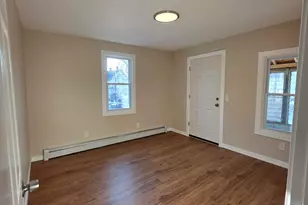 14 Smith St, Ansonia, CT 06401 - Photo 9