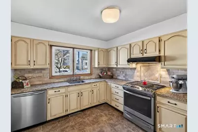 214 Alps Road #31, Branford, CT 06405 - Photo 5