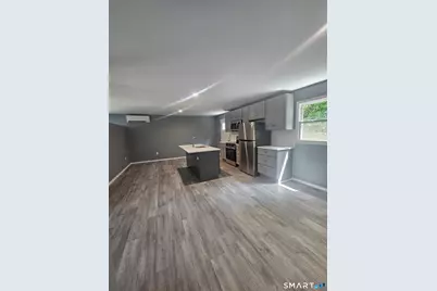 80 Pearl Harbor Circle, Bridgeport, CT 06610 - Photo 5