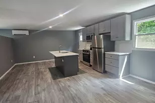 80 Pearl Harbor Cir, Bridgeport, CT 06610 - Photo 5