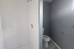 80 Pearl Harbor Cir, Bridgeport, CT 06610 - Photo 7