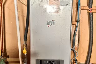 16 Henry St, Hartford, CT 06114 - Photo 13