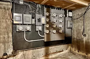 16 Henry St, Hartford, CT 06114 - Photo 11