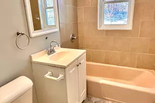 16 Henry St, Hartford, CT 06114 - Photo 7