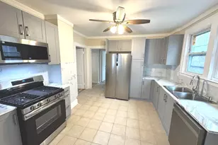 18 Richmond Pl, Stamford, CT 06902 - Photo 1