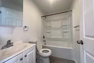 22 Brewster St, Waterbury, CT 06704 - Photo 9