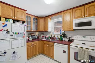 27 Burgoyne St, West Hartford, CT 06110 - Photo 11