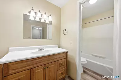 107 Woodland Drive #APT B, Montville, CT 06382 - Photo 5