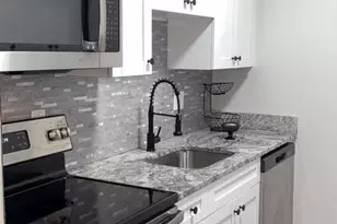 16 Townley St, Hartford, CT 06154 - Photo 5