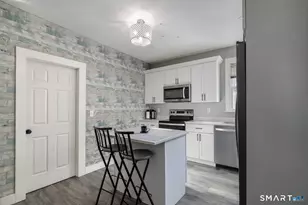 33 Merriman St, Bristol, CT 06010 - Photo 9