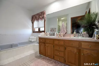 36 Frechette Circle, Manchester, CT 06040 - Photo 13