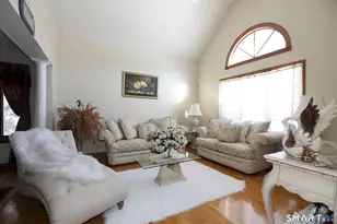 36 Frechette Cir, Manchester, CT 06040 - Photo 3