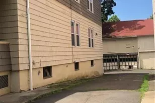 132 Grand St, Middletown, CT 06457 - Photo 3