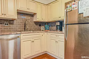 72 River Bend Rd, Stratford, CT 06614 - Photo 9