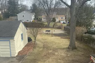 1924 Stratfield Rd, Fairfield, CT 06825 - Photo 3