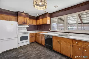 15 Ferndale Pl, Stratford, CT 06614 - Photo 13