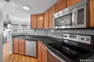 167 Carriage Crossing Ln, Middletown, CT 06457 - Photo 7