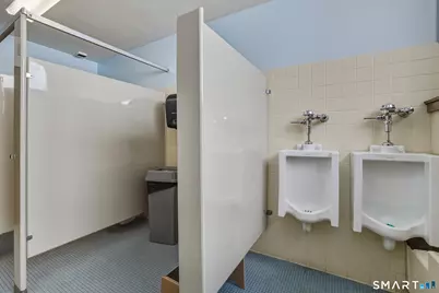 160 Mohegan Drive, West Hartford, CT 06117 - Photo 15