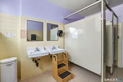 160 Mohegan Drive, West Hartford, CT 06117 - Photo 17