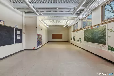 160 Mohegan Drive, West Hartford, CT 06117 - Photo 9