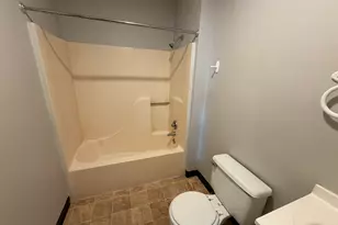 241 Lincoln St, Waterbury, CT 06710 - Photo 7