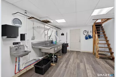 1648 Whitney Avenue, Hamden, CT 06517 - Photo 31