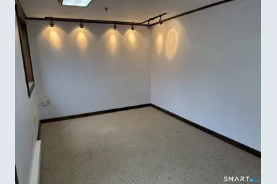 1068 Hartford Turnpike, Waterford, CT 06385 - Photo 5