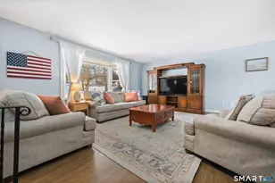 11 Apple Blossom Ln, New Fairfield, CT 06812 - Photo 3