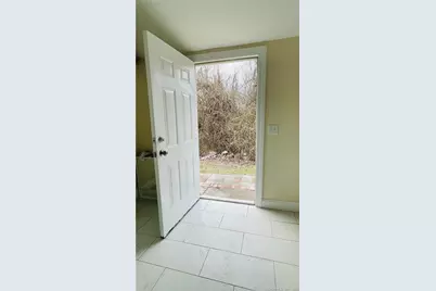 31 Brainerd Road #Lower level, Branford, CT 06405 - Photo 5