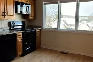 12 Blvd Dr, Danbury, CT 06810 - Photo 3