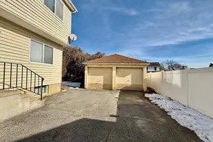 28 Beal St, Stamford, CT 06902 - Photo 27