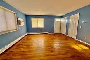 28 Beal St, Stamford, CT 06902 - Photo 5