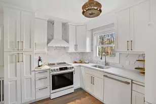 132 Toll House Ln, Fairfield, CT 06825 - Photo 3