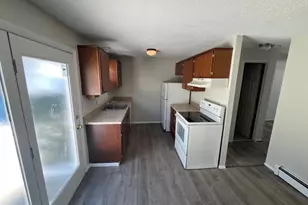 633 Center St, Manchester, CT 06040 - Photo 7