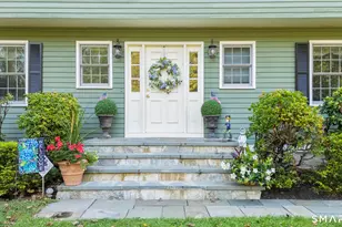 10 Foxwood Rd, Trumbull, CT 06611 - Photo 3