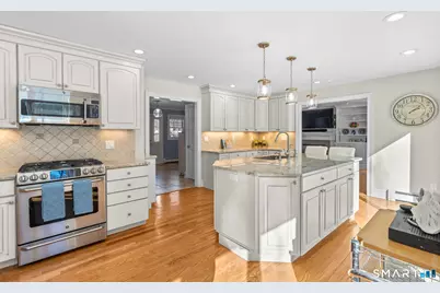 10 Foxwood Road, Trumbull, CT 06611 - Photo 11