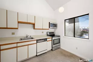 2289 Bedford St, Stamford, CT 06905 - Photo 3