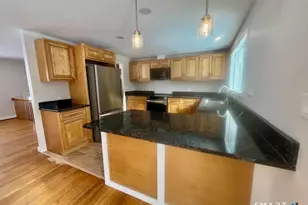 32 Latimer Dr, East Lyme, CT 06333 - Photo 9