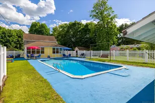 34 Pleasant St, Plainfield, CT 06374 - Photo 17