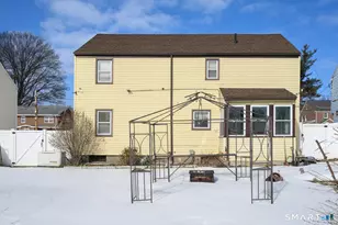 39 Burlington St, Hartford, CT 06112 - Photo 31