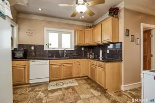 35 Querida St, Bridgeport, CT 06604 - Photo 11