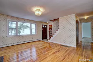 22 Lynmoor St, Milford, CT 06460 - Photo 9