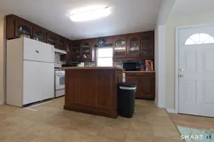 2 Sharren Ln, Enfield, CT 06082 - Photo 5