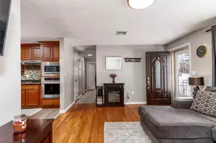 190 Elmwood Dr, Meriden, CT 06450 - Photo 9