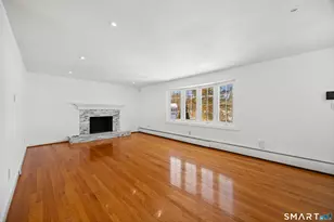 12 Bates Pl, Hartford, CT 06114 - Photo 9