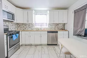 243 Sunshine Cir, Bridgeport, CT 06606 - Photo 3