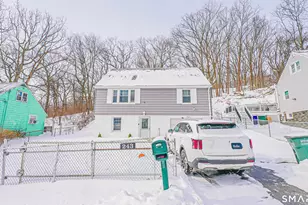 243 Sunshine Cir, Bridgeport, CT 06606 - Photo 1