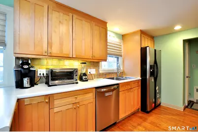 22 Tunxis Road, West Hartford, CT 06107 - Photo 15